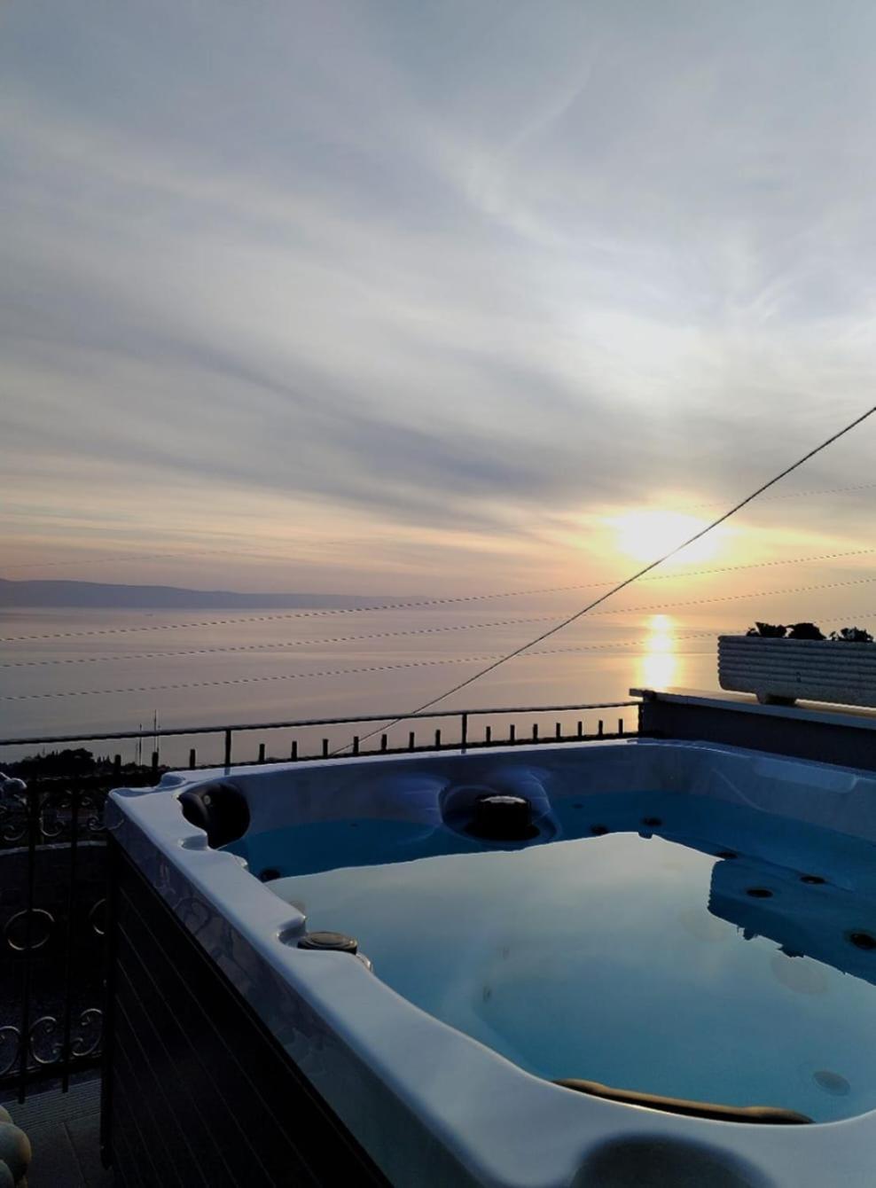 פודגורה Holliday Home Alida With Jacuzzi מראה חיצוני תמונה